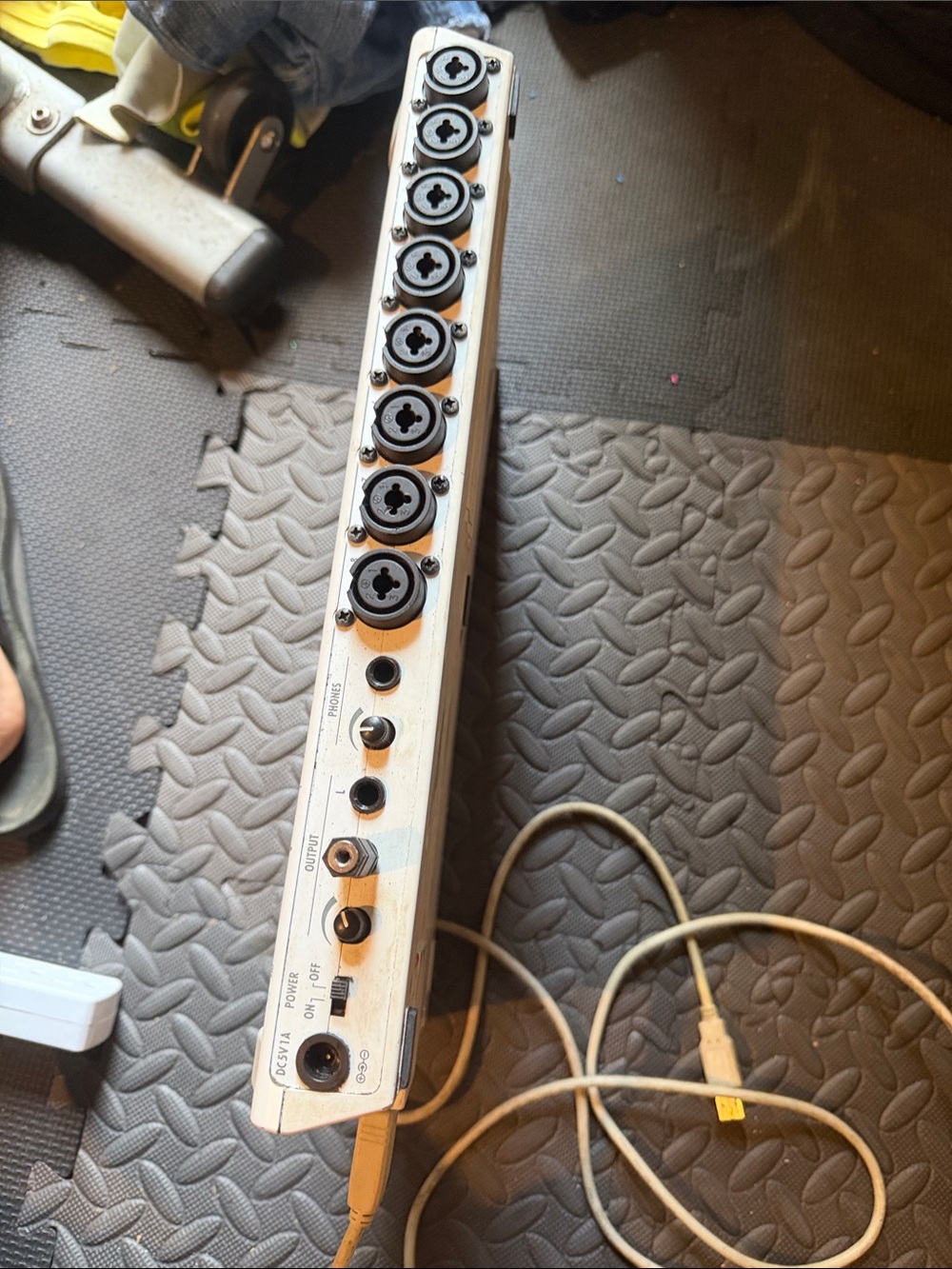 Zoom R16 Cream/White Portable Multi-Track Recorder - Picture 2 of 4